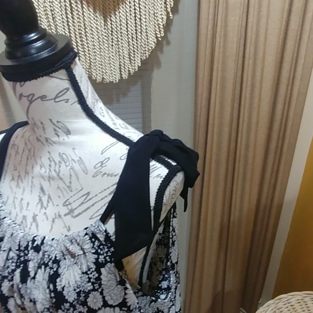 Dress - Picture 2 of 6